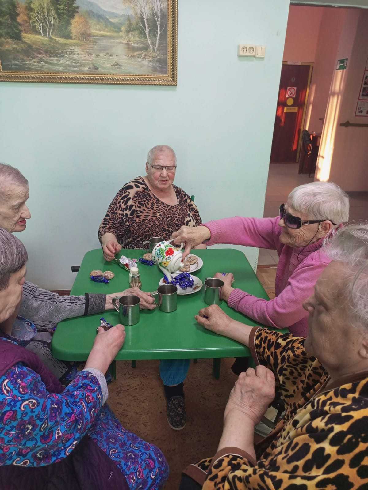 Поздравления получателя социальных услуг с Днем рождения.