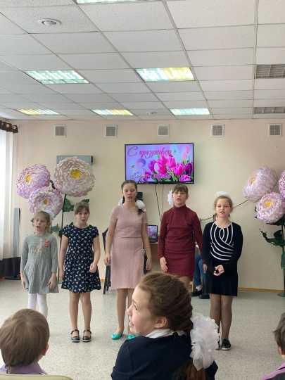 «Самым милым и любимым - посвящается» … В преддверии приближающегося Международного женского дня 8 Марта, для воспитанников и сотрудников ГБУ «ОСРЦН «Бригантина», состоялся праздничный концерт «Самым милым и любимым – посвящается».