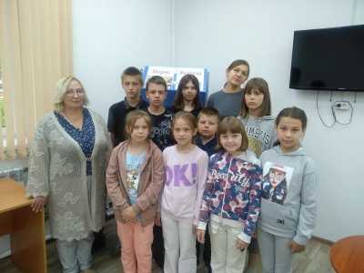 Сегодня наших воспитанников ждали сотрудники библиотеки им. К.М. Симонова на увлекательное мероприятие «Хрустальные души», о семейных традициях в царской семье.