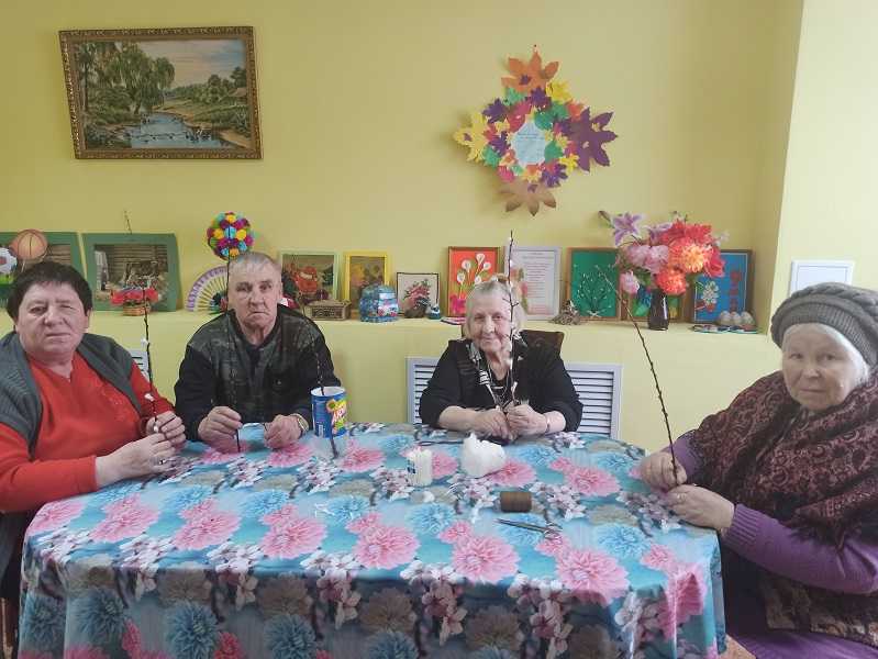 Веточка вербы.