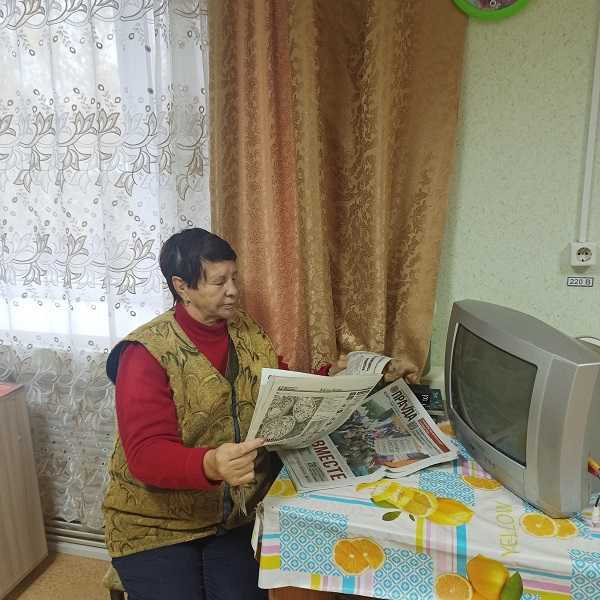 Чтение газет.