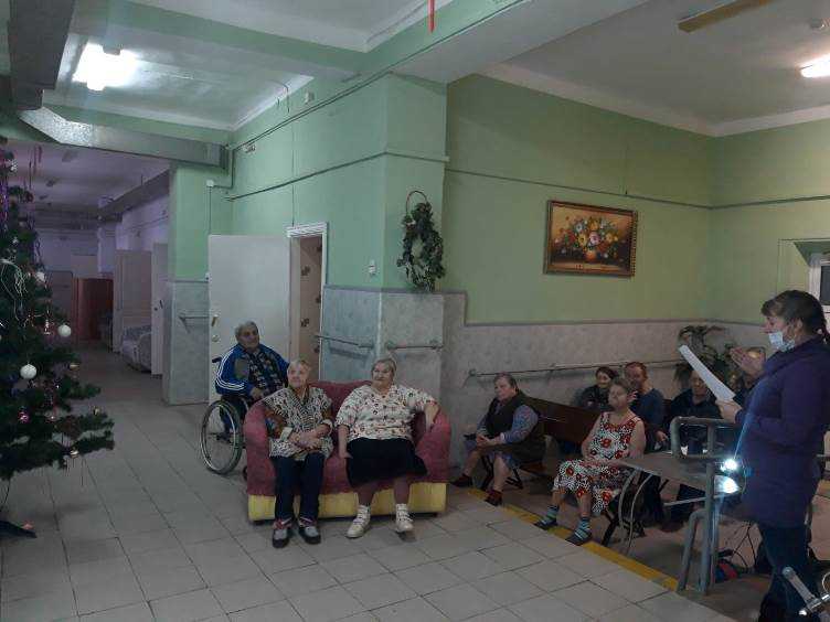 Декабрь - зимы начало, году конец.