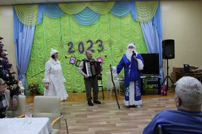 С наступающим Новым 2023 годом!