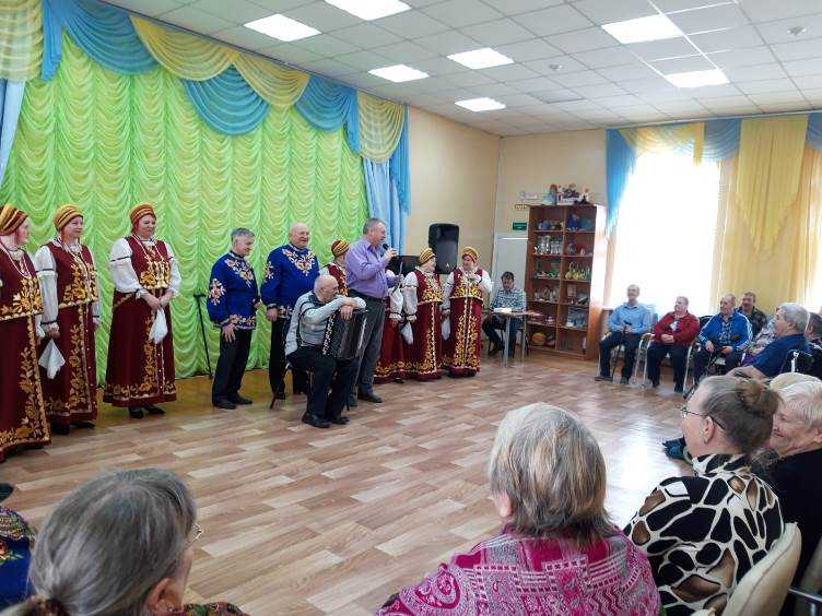«С праздником, милые женщины!» 