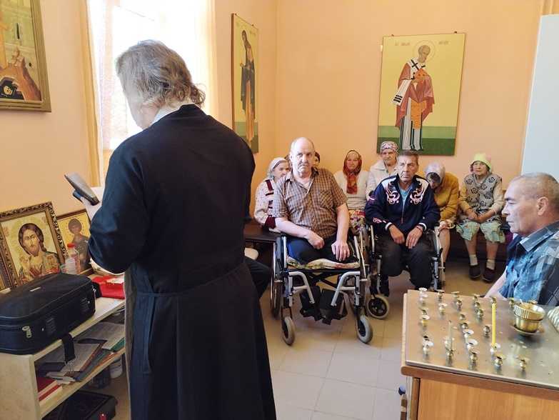 Молебен в доме-интернате