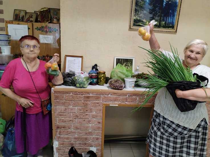 Прихожане поделились своим урожаем