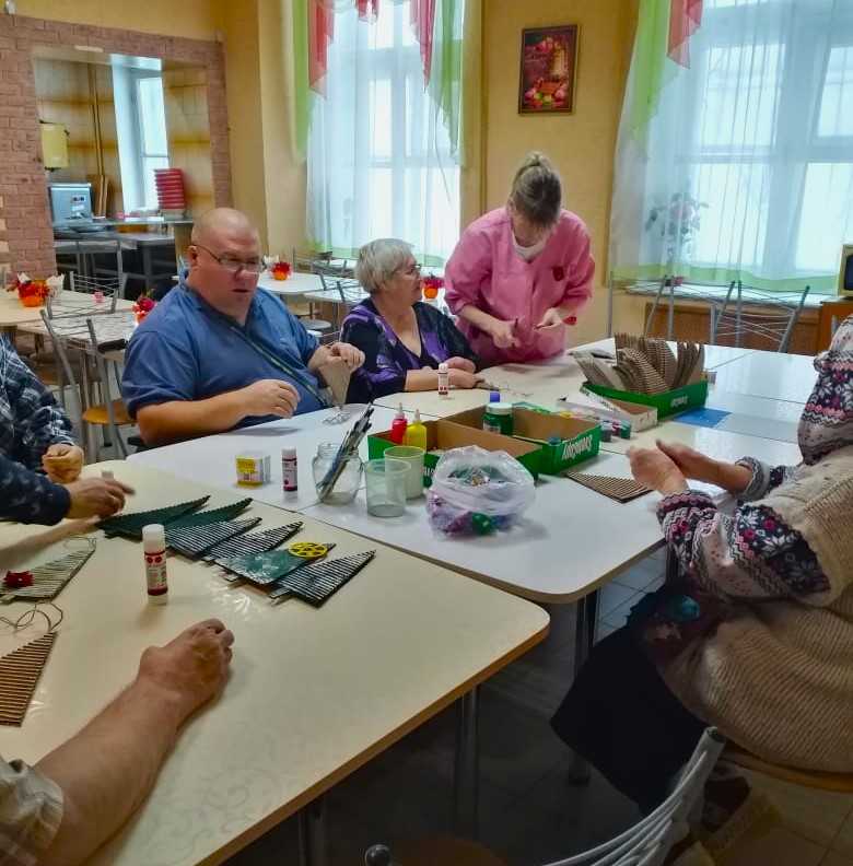 В Чкаловском доме-интернате прошел мастер-класс «Новогодний сувенир»