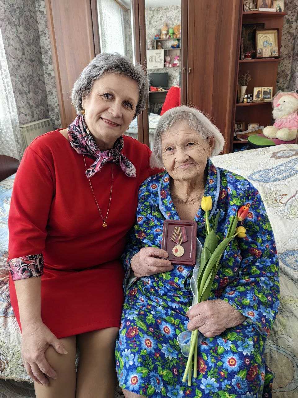 ВРУЧЕНИЕ ЮБИЛЕЙНЫХ МЕДАЛЕЙ