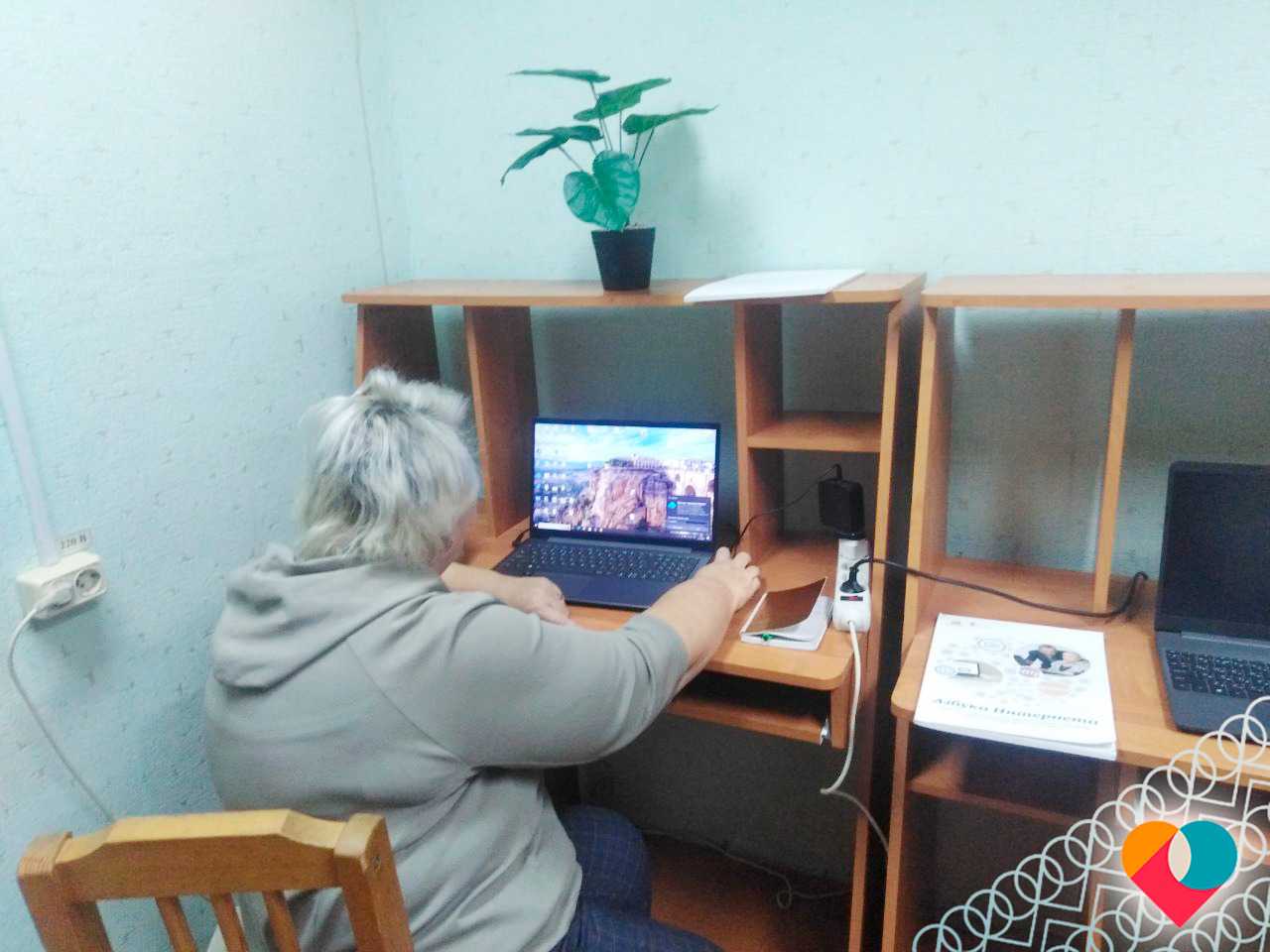 КОМПЬЮТЕРНЫЕ КУРСЫ ДЛЯ ПОЖИЛЫХ ЗАПУЩЕНЫ В ЦЕНТРЕ «СЕМЬЯ»