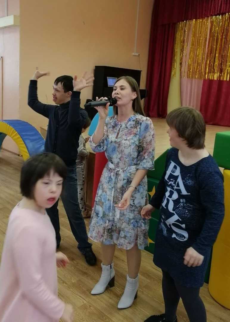 Вместе с друзьями и музыкой