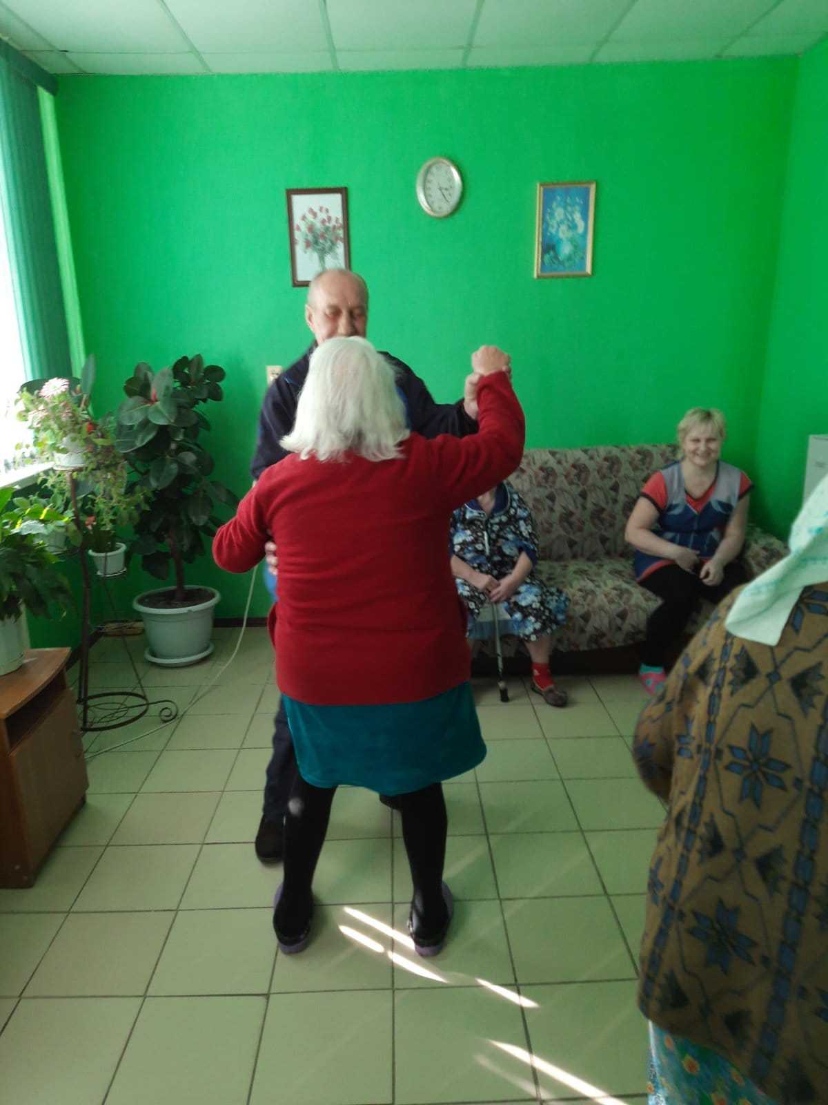 Танцевальная разминка!
