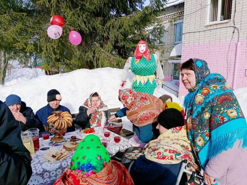 Здесь русский дух -блинами пахнет