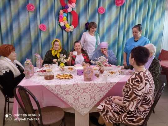 С праздником 8 марта!