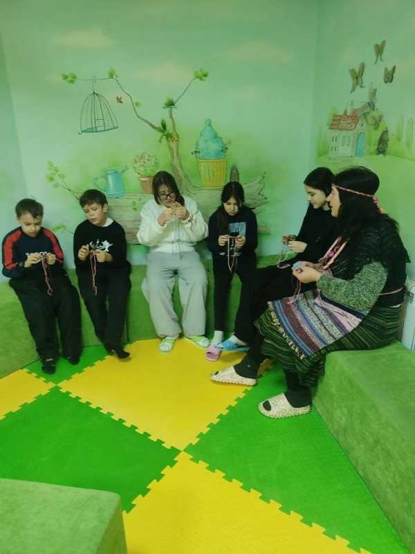 Мастер–класс «Плетение фенечки» в соляной пещере