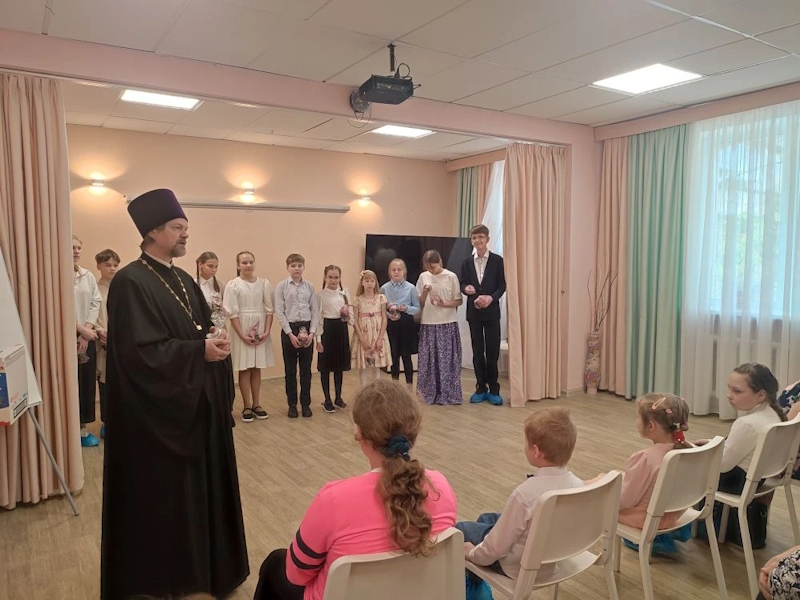  Поздравление с праздником Пасхи        