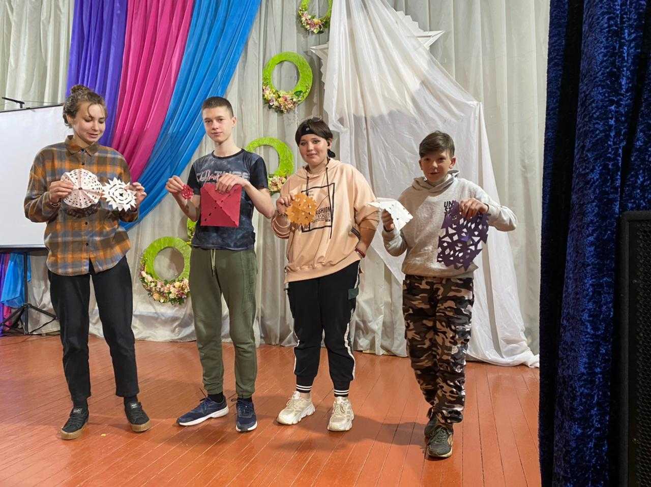 По выставкам и залам