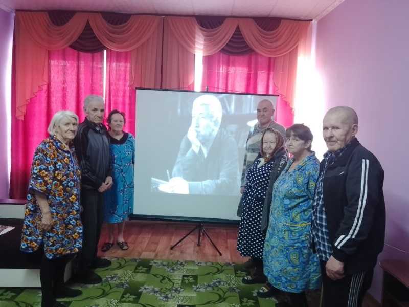  Литературный час посвященный 100 летию со дня рождения поэта Р. Газматова.