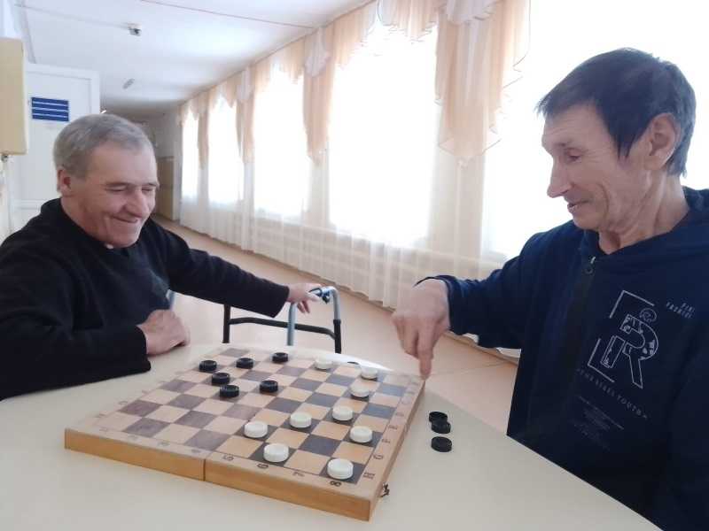 Игры в шашки.
