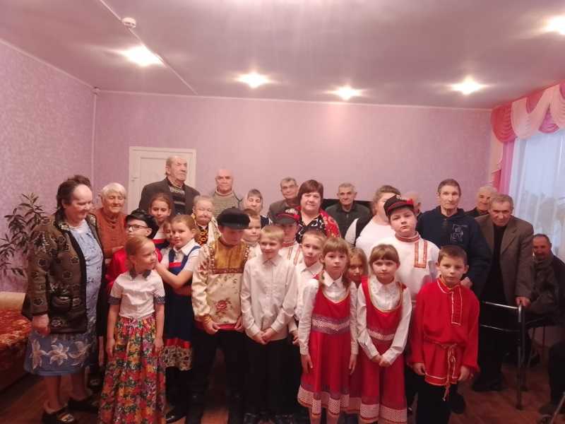Праздничная программа с участием учеников