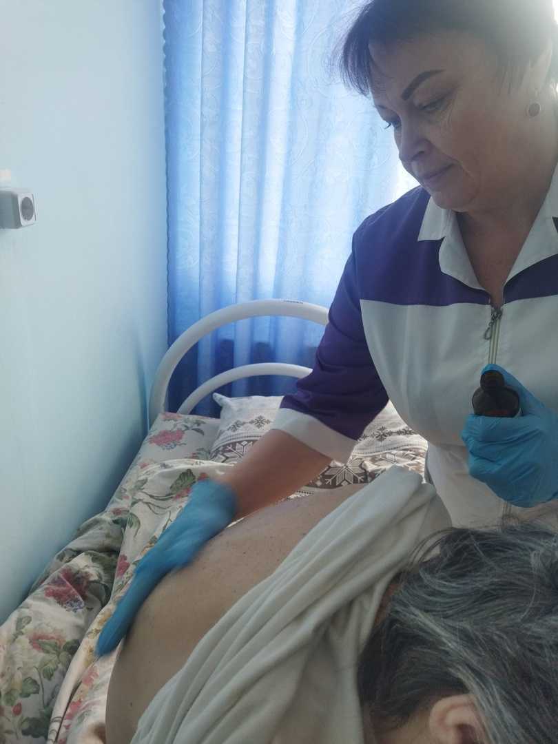 Уход за больными.