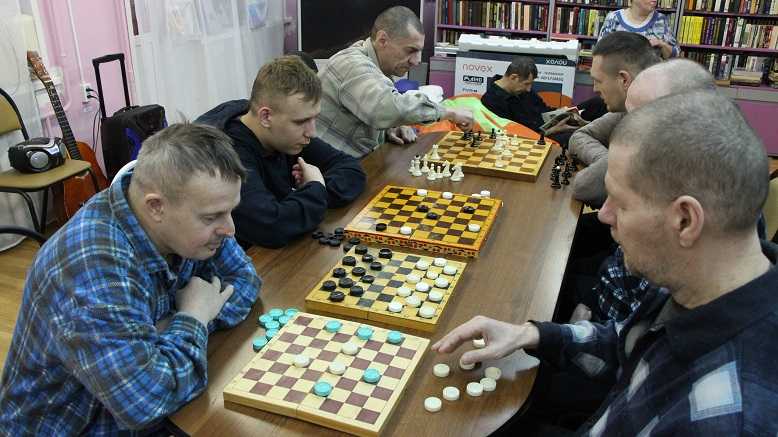 Турнир по шашкам и шахматам