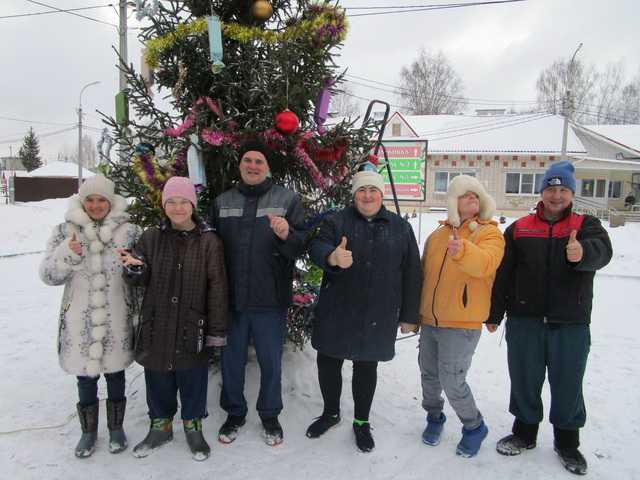 Украшаем елку к Новому году