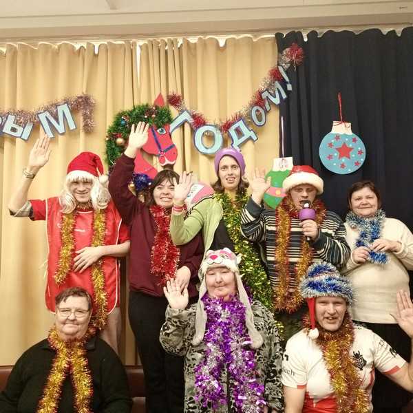 Новогодние игры и веселье вокруг ёлки