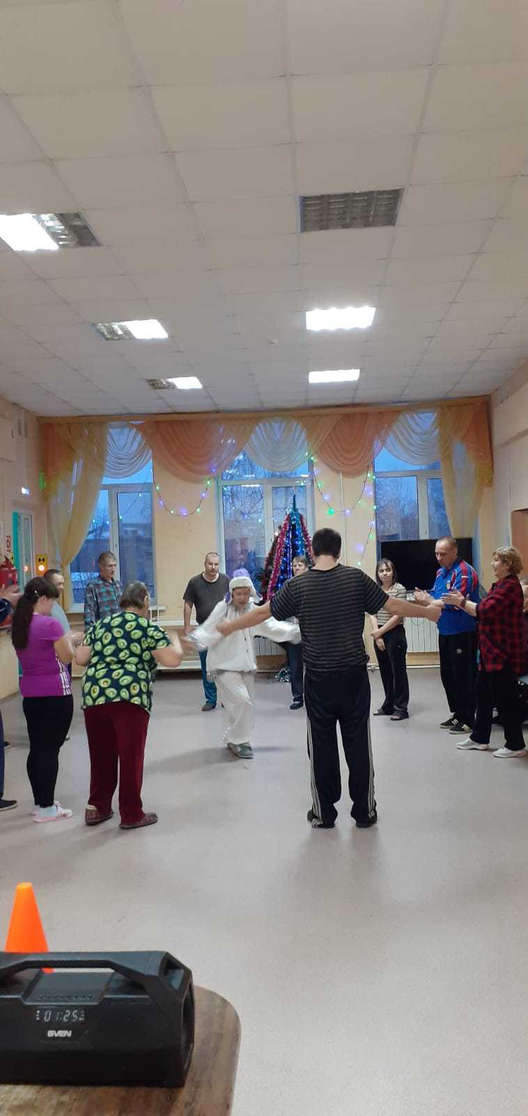 Мороз не велик, да стоять не велит!