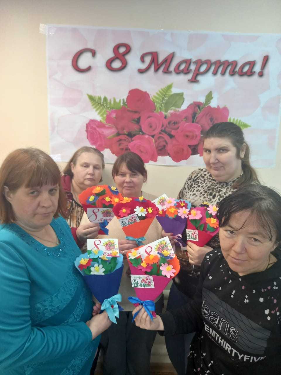 Накануне Международного женского праздника 8 Марта для девушек, работающих в швейном цеху прошёл мастер-класс 