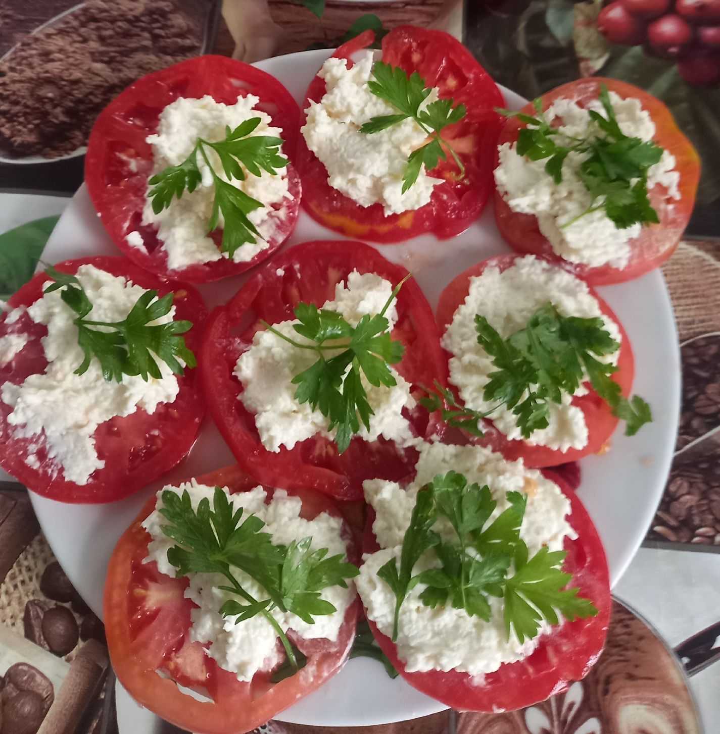 Помидор очень вкусный и полезный овощ