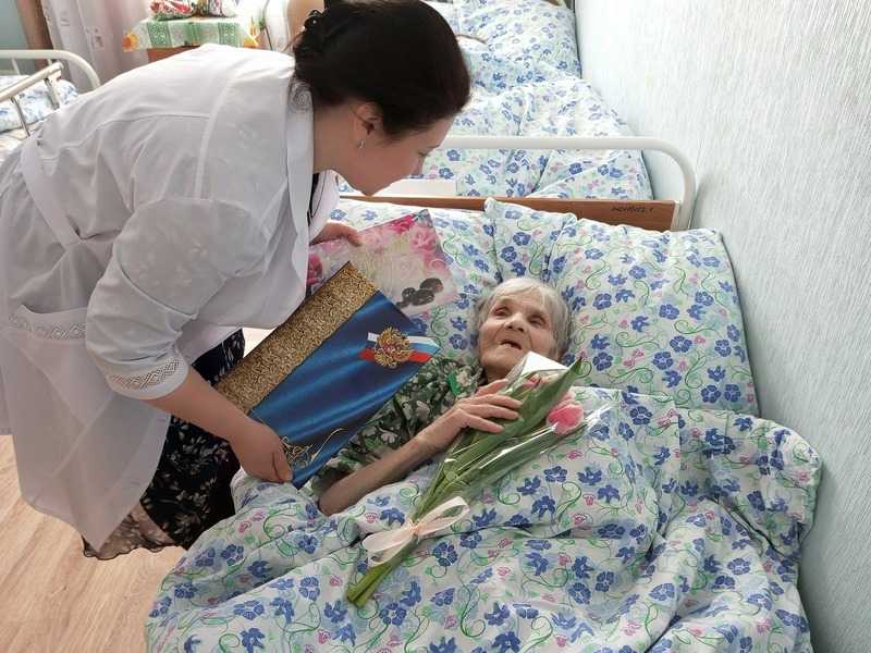 Поздравление с Днём рождения получателя социальных услуг!