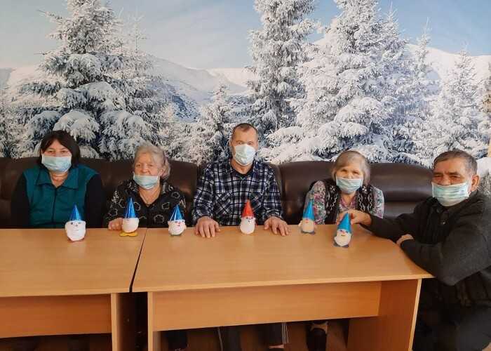 Поделка «Рождественский гном»