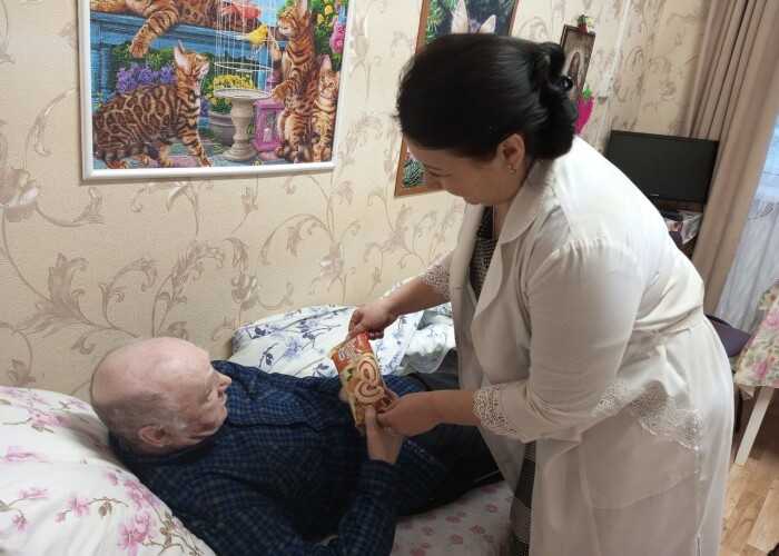 Поздравление получателя социальных услуг с Днём рождения