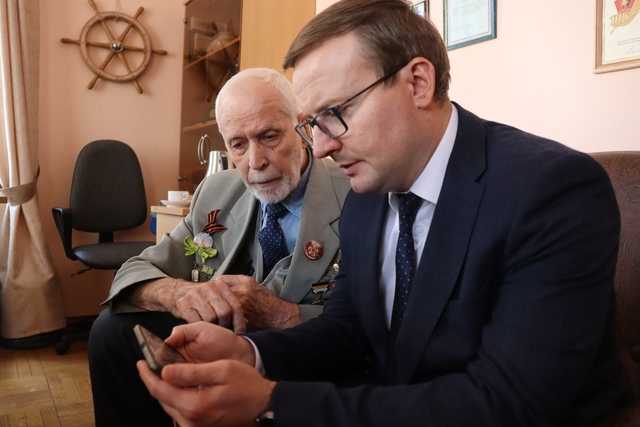 К министру социальной политики Нижегородской области Игорю Седых обратился нижегородский ветеран-блокадник