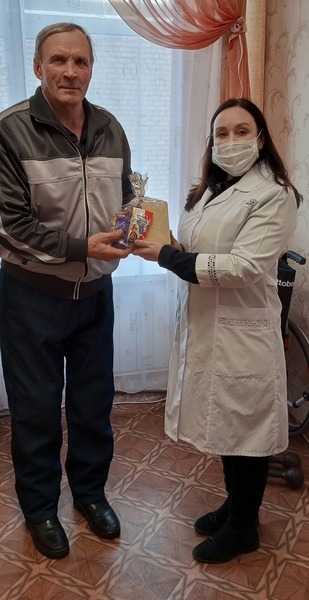 Поздравление получателей социальных услуг