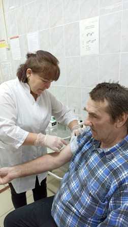 «Прививка от гриппа: забота о здоровье пожилых людей»