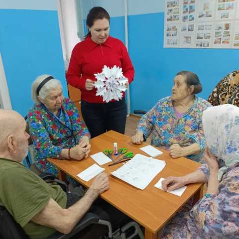 Арт-терапия «Праздничный декор из бумаги»