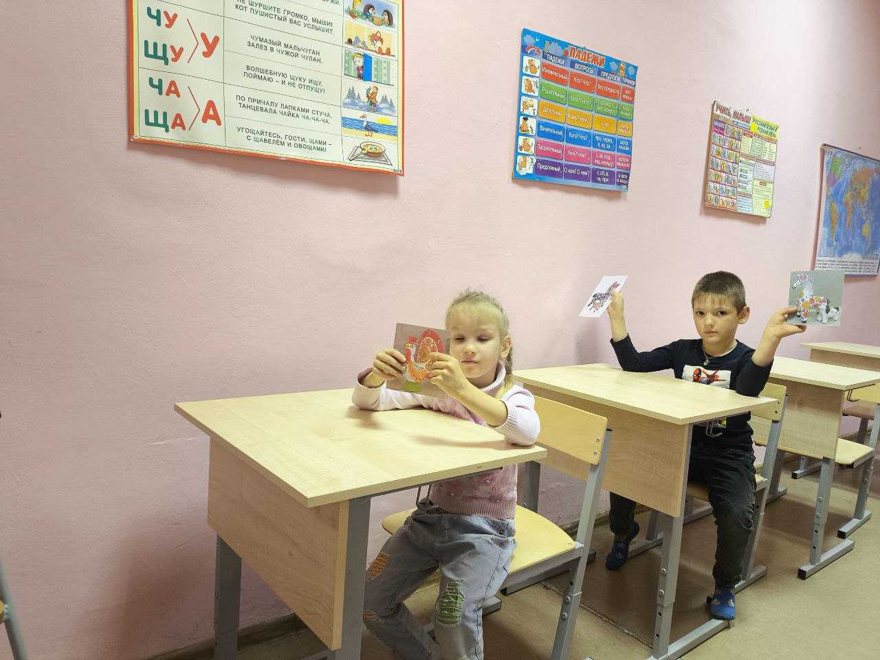 Ребята познакомились с дымковской игрушкой