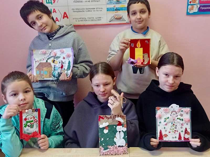 Воспитанники нашего Центра приняли участие в мастер-классе по изготовлению рождественских открыток