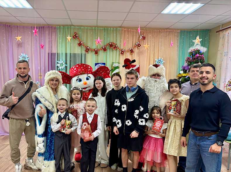 В предновогодний день наш Центр наполнился волшебством благодаря визиту добрых волшебников из Центр единоборств «Сила»