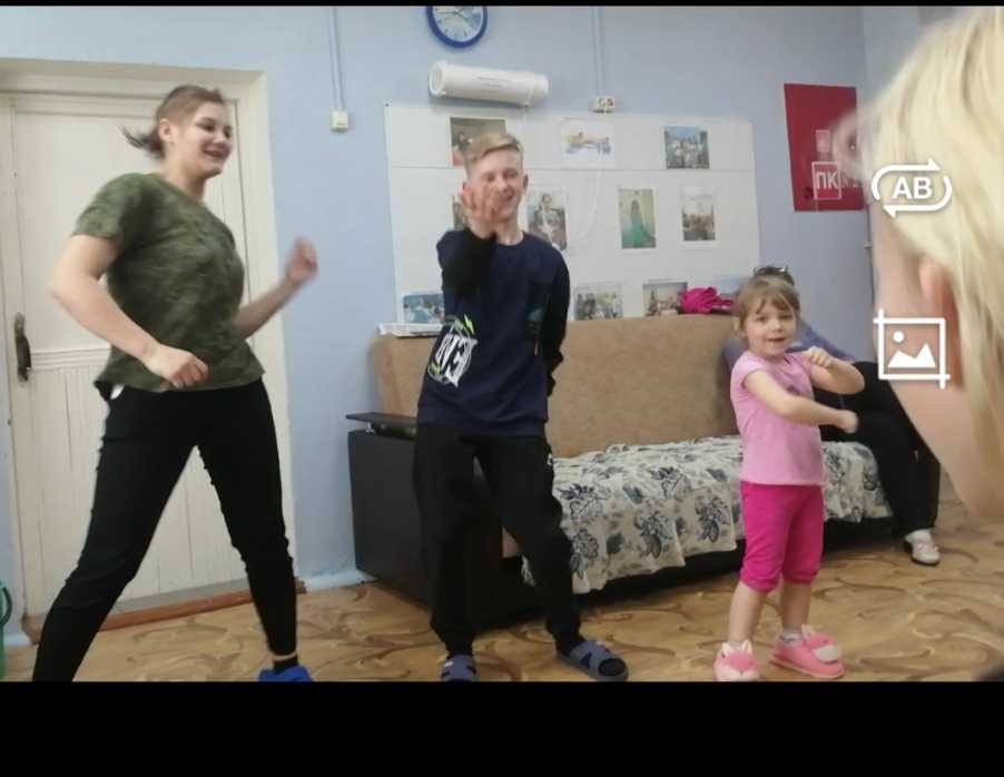 программа в ГБУ СРЦН «Давайте потанцуем».       