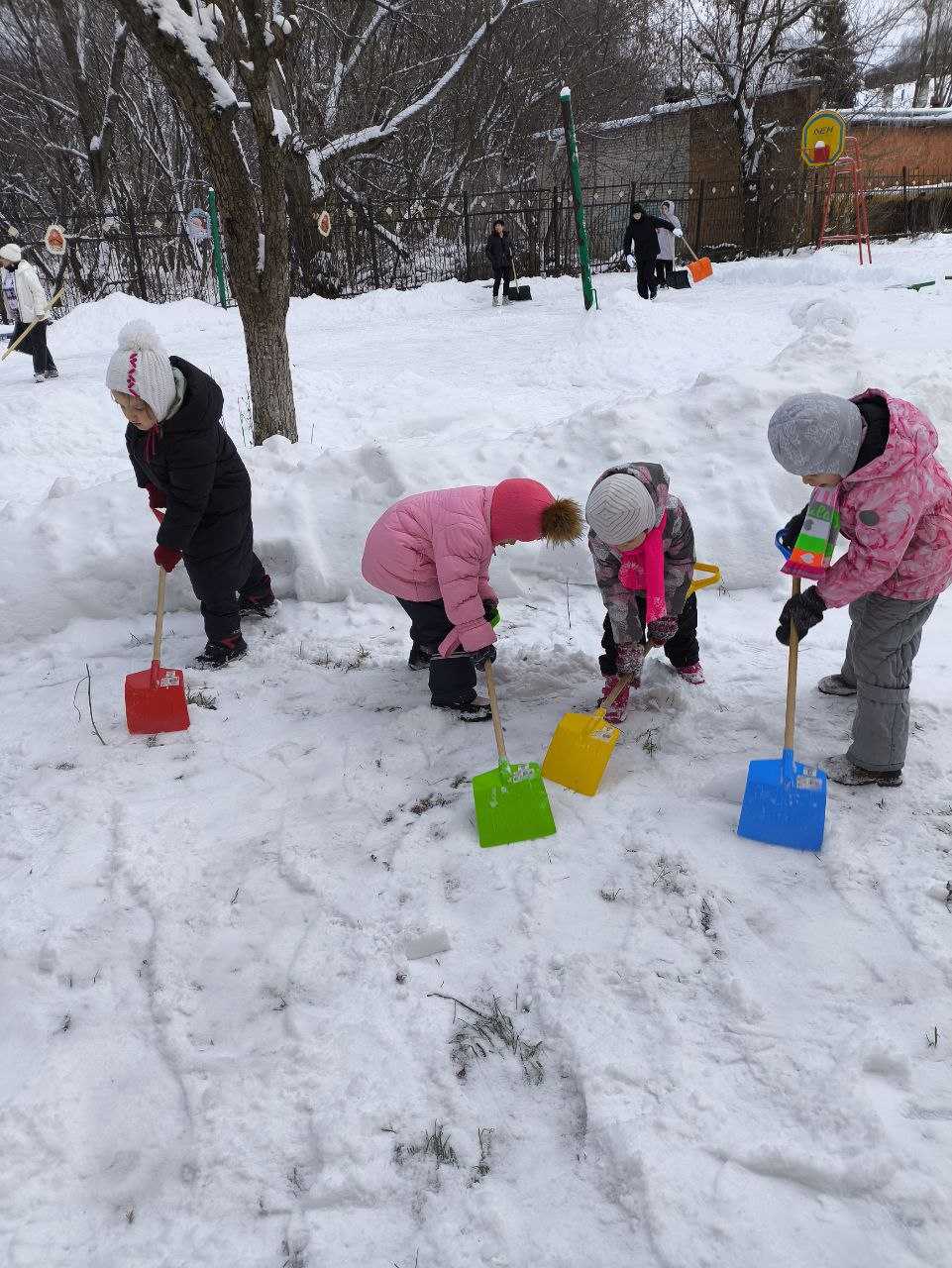  Наши маленькие помощники из группы 