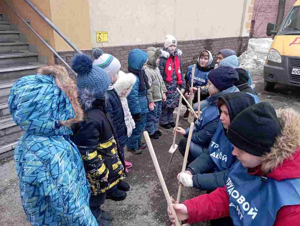 Подарили лопатки