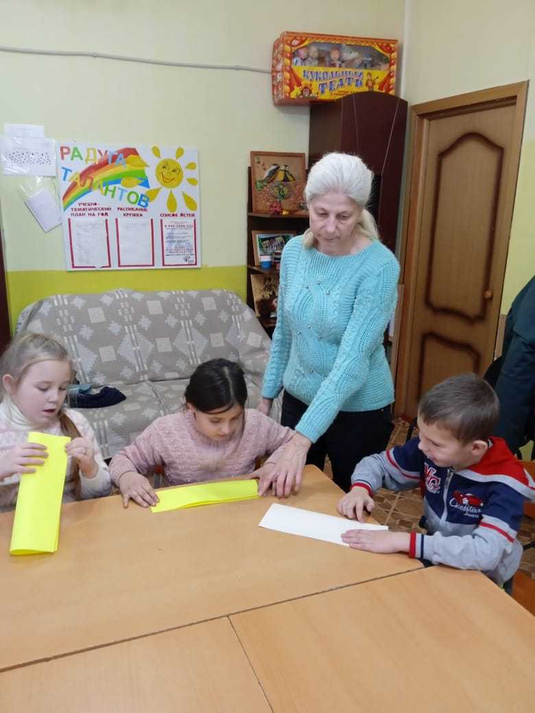 Подготовка к Новому году – изготовление снежинок