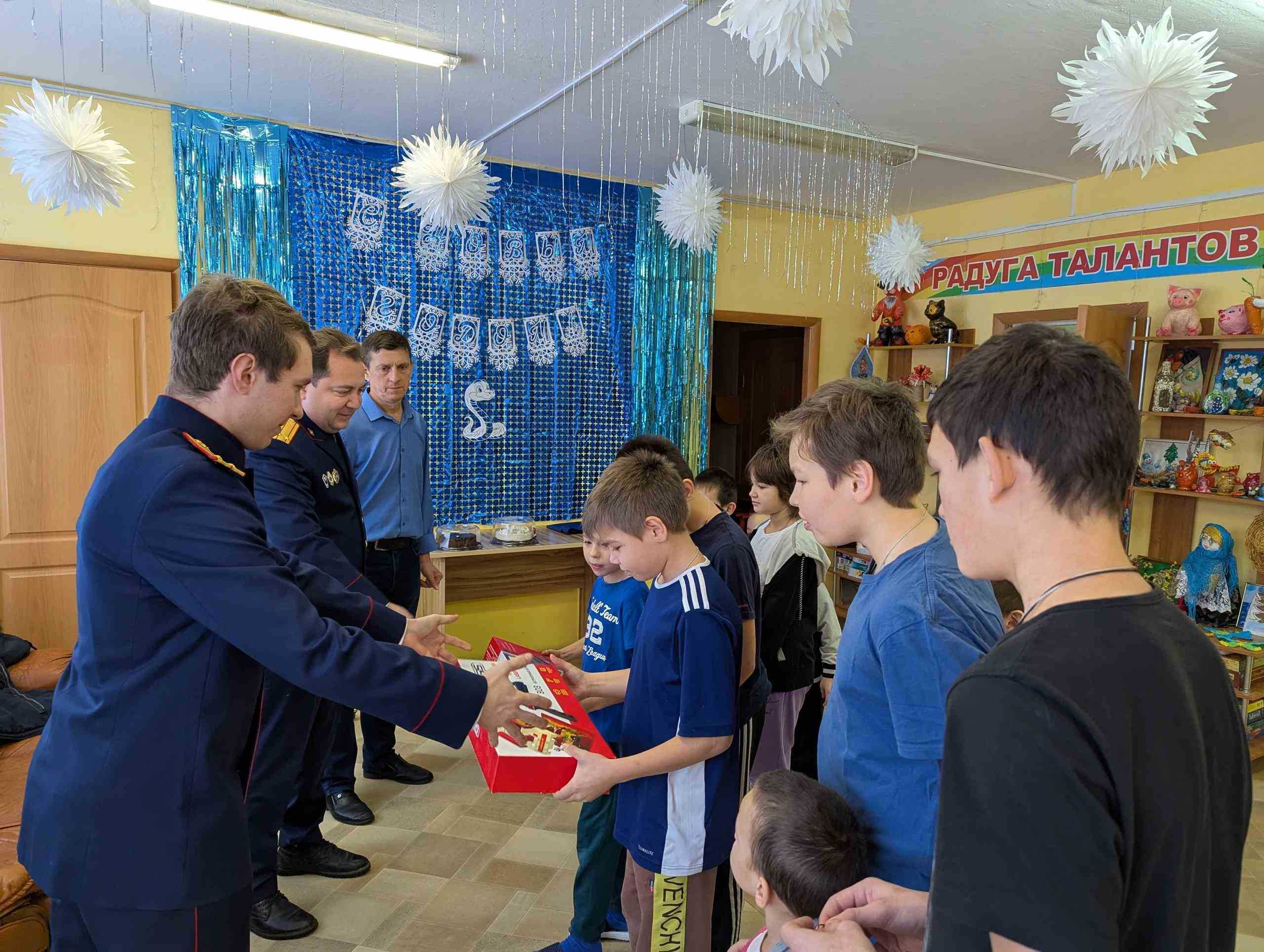 Подарки от Следственного комитета и Совета депутатов Пильнинского муниципального округа