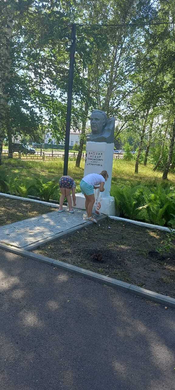 Трудовой десант на Мемориале Славы