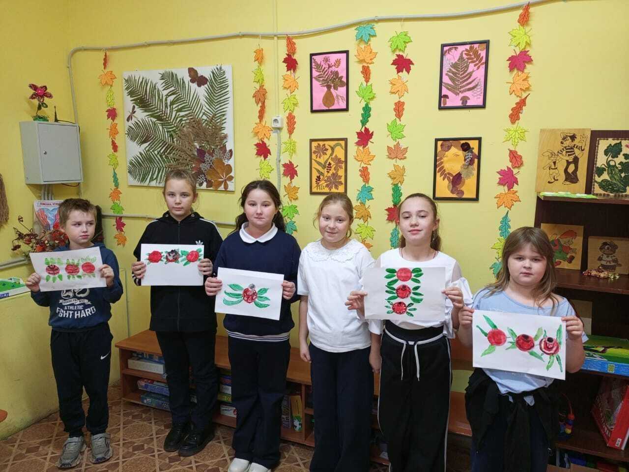 Занятие по традиционной русской росписи