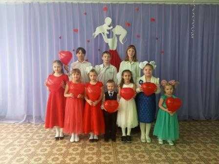 Праздничный концерт, посвященный Дню матери.