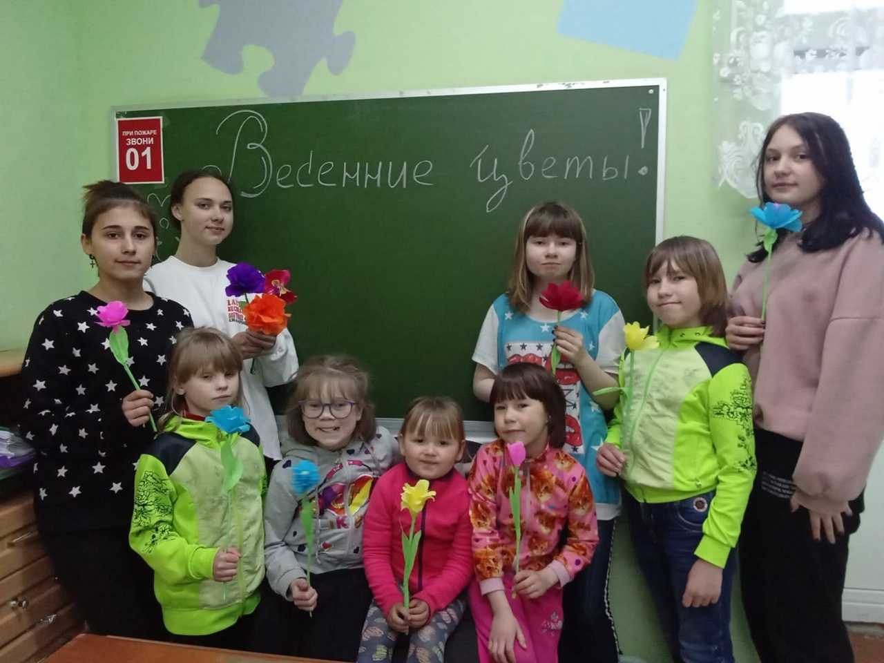 Мастер - класс по изготовлению весенних цветов.