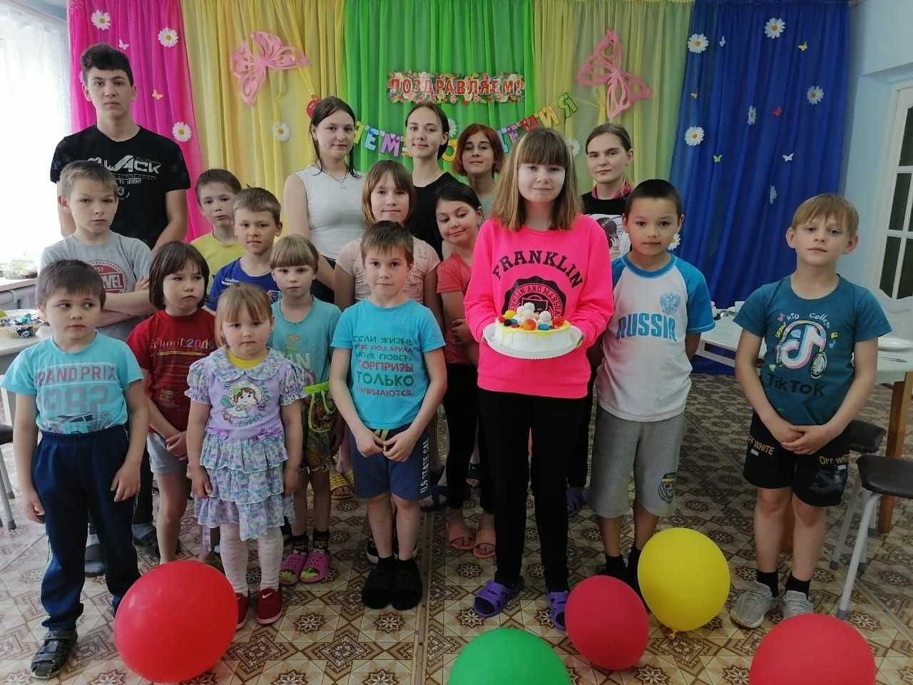 А мы снова празднуем День рождения!